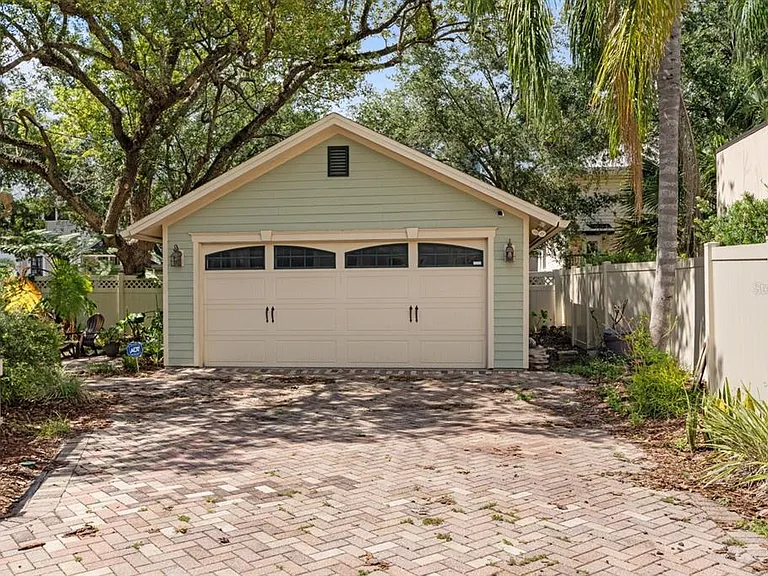 613 E Pine St — Photo 25