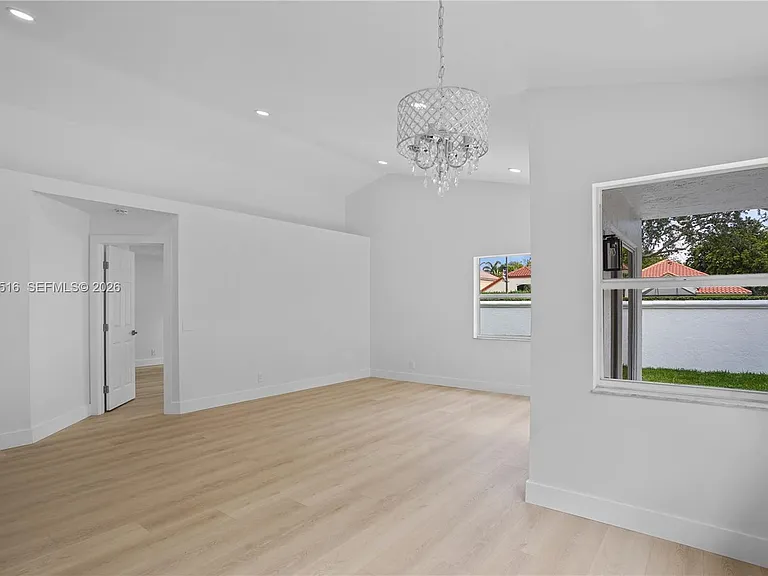9354 Arborwood Cir — Photo 4