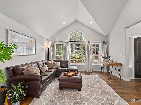3rd image of 3918 66th Avenue NW