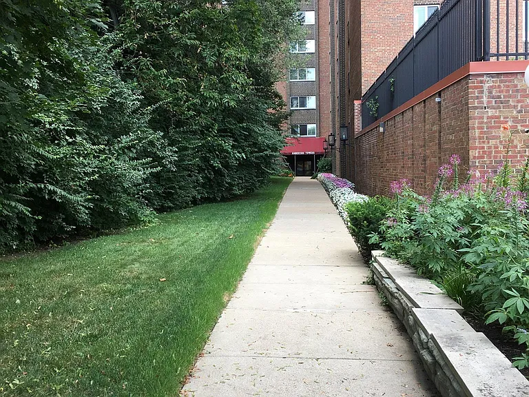 Bayard St Entrance2