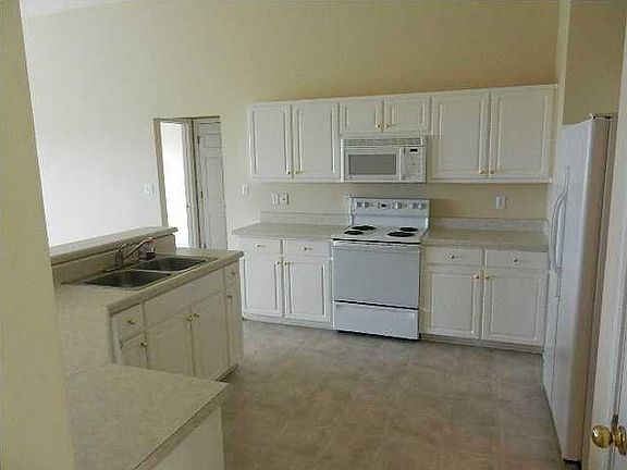 5th image of 730 Saltair Ln