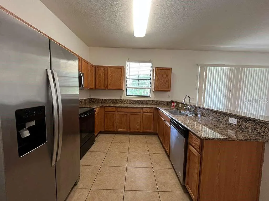 4 bed, 2.5 bath, 1709 sqft, $2,250 — Photo 3