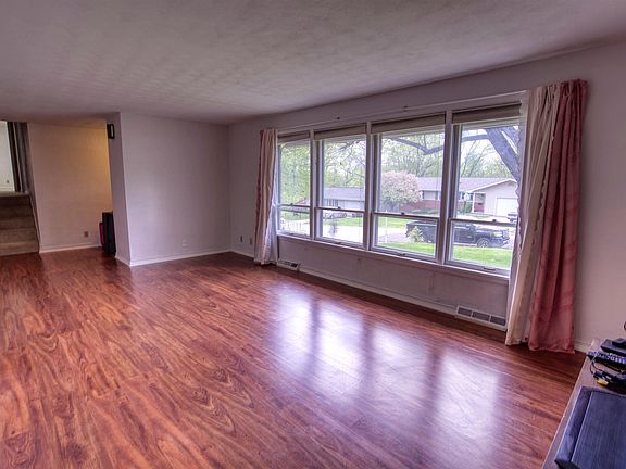4th image of 5032 N Mansfield Dr