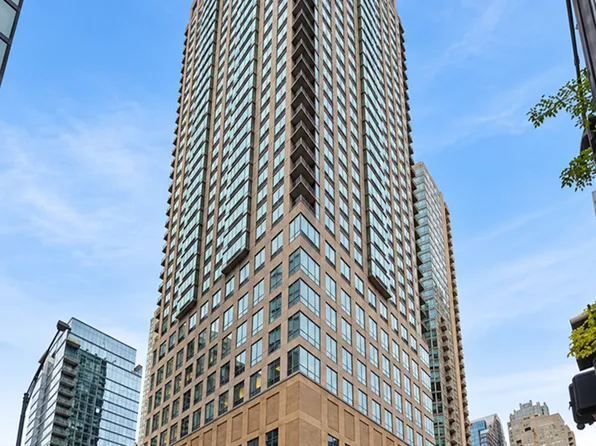 2 E Erie St APT 3205, Chicago, IL 60611