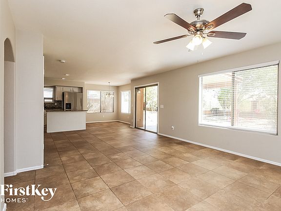 3rd image of 25 W Dexter Way