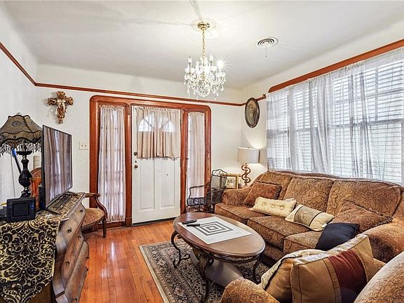 4th image of 2433-35 Ursulines Ave