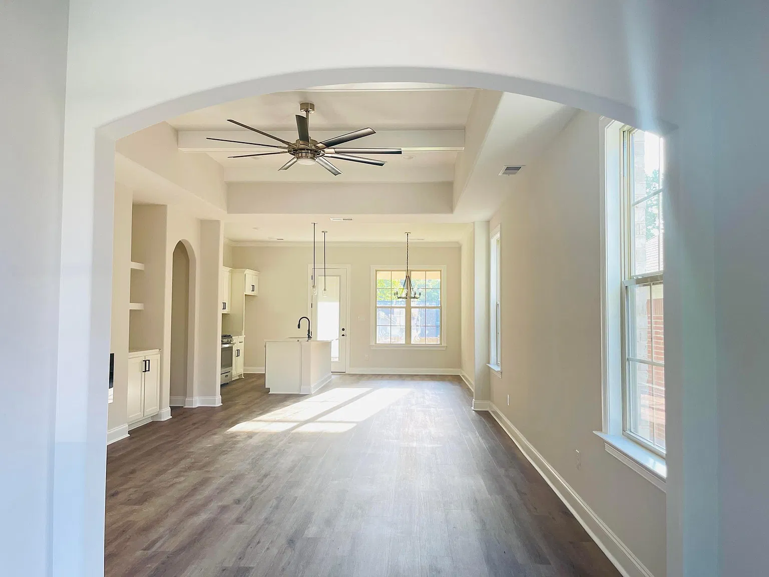 4 bed, 2.5 bath, 2390 sqft, $2,495 — Photo 4