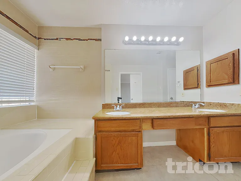 8559 Spring Green Dr — Photo 9