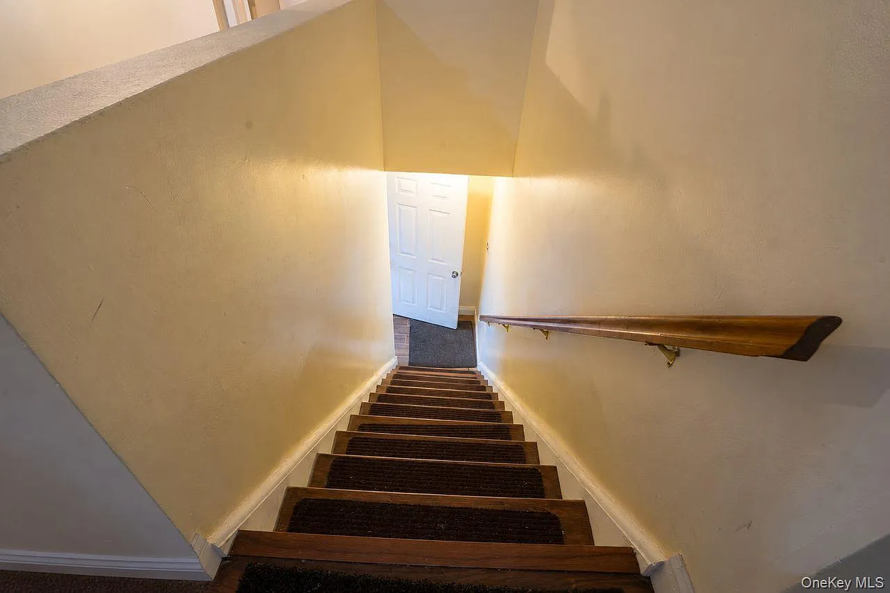 3 bed, 1.0 bath, 2150 sqft, $3,500 — Photo 4