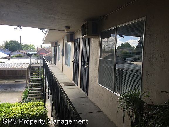 5th image of 110 E Grove St APT 4