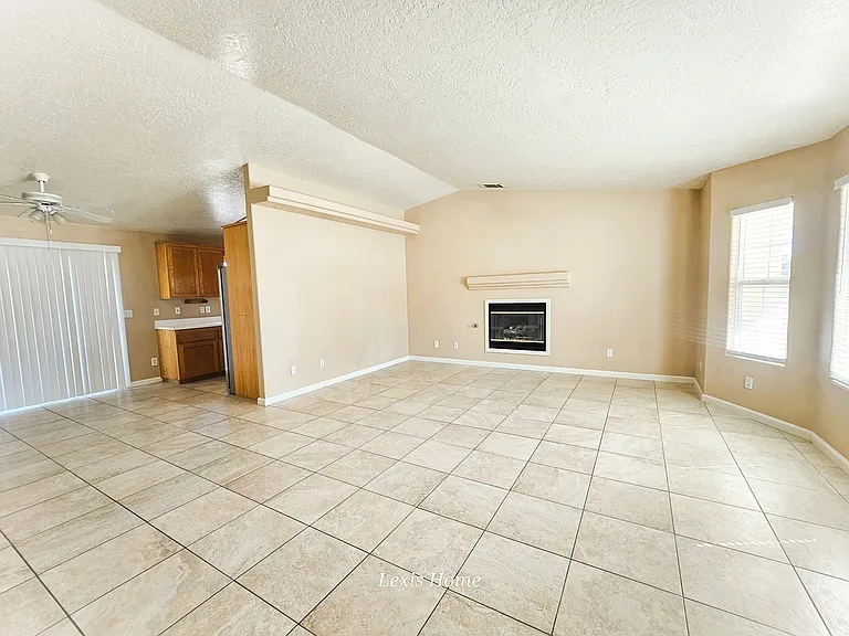 8221 E Ave — Photo 2