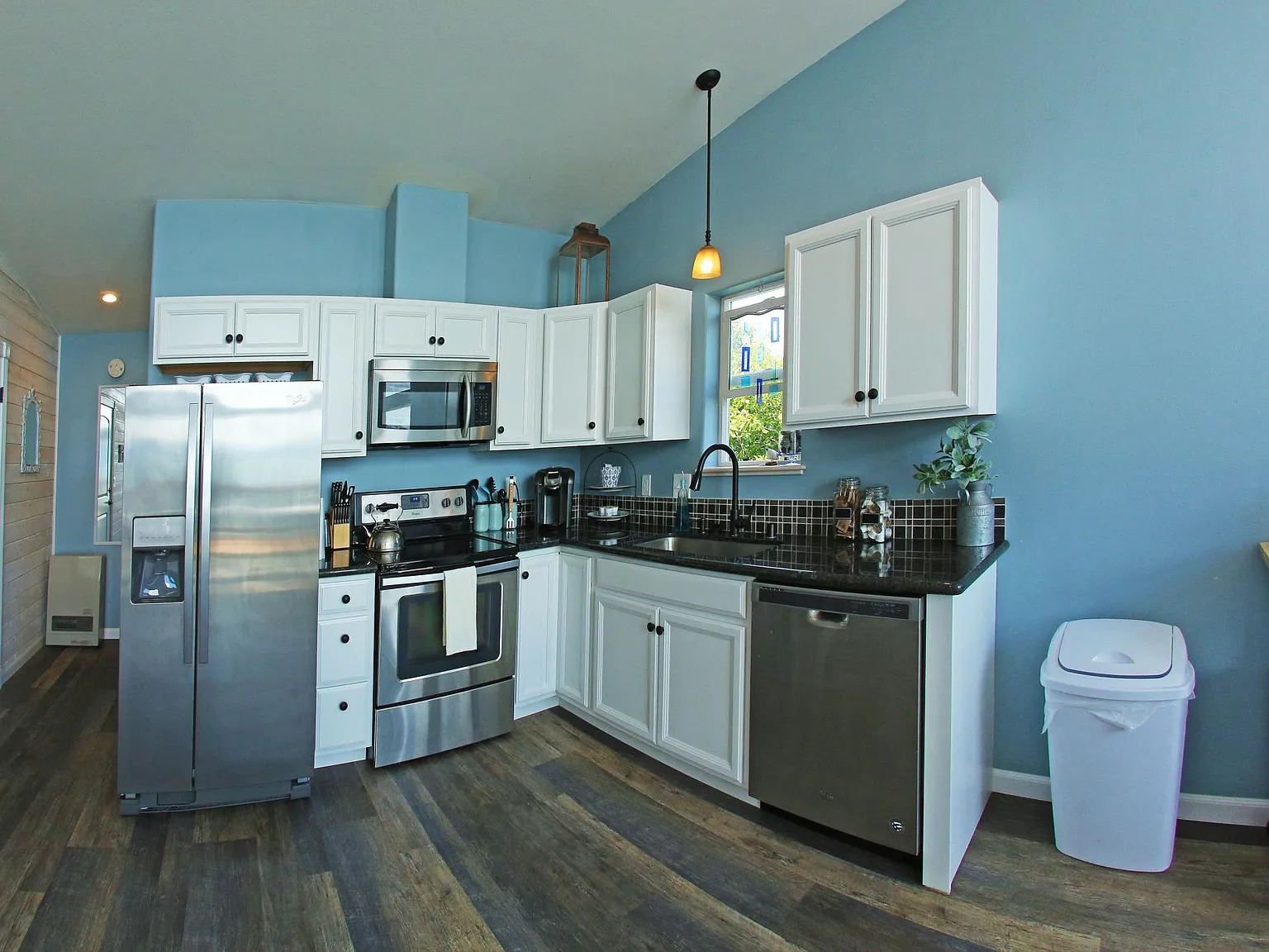 1 bed, 900 sqft, $1,400 — Photo 2