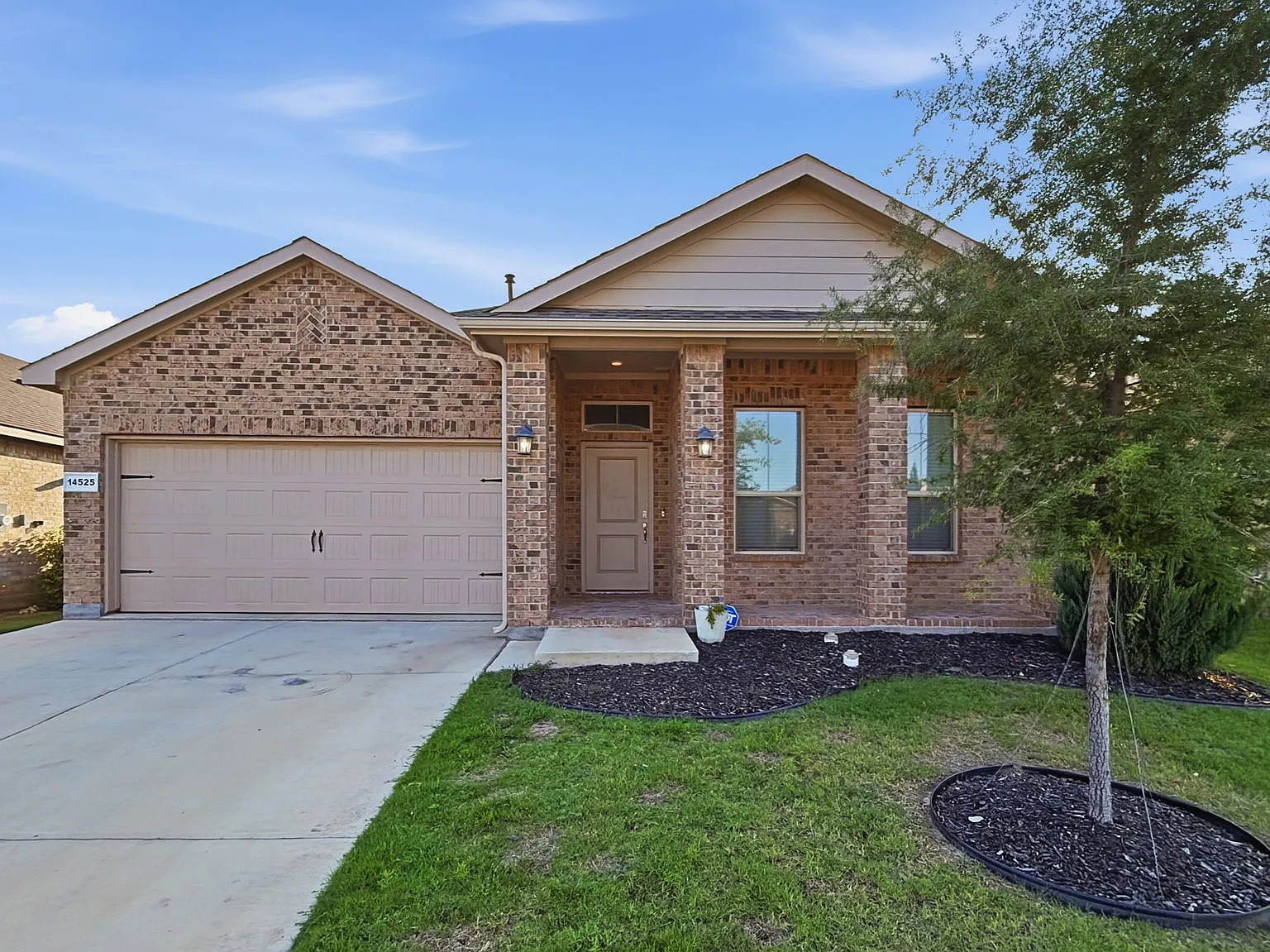 4 bed, 1659 sqft, $2,200 — Photo 1