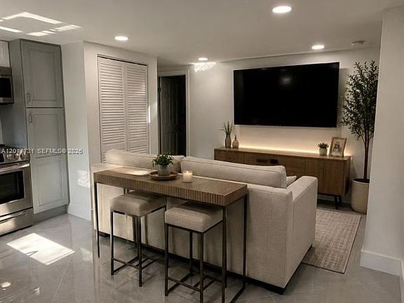 4th image of 305 NE 58th Ter #0