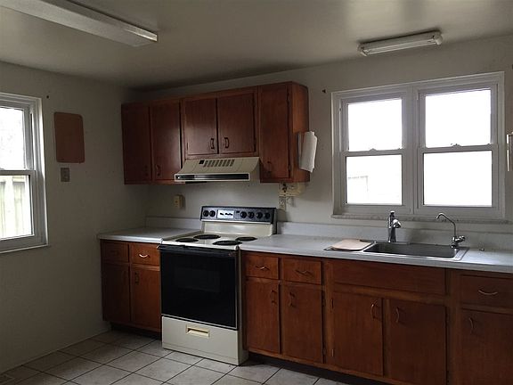 5th image of 1026 Rosewood Dr