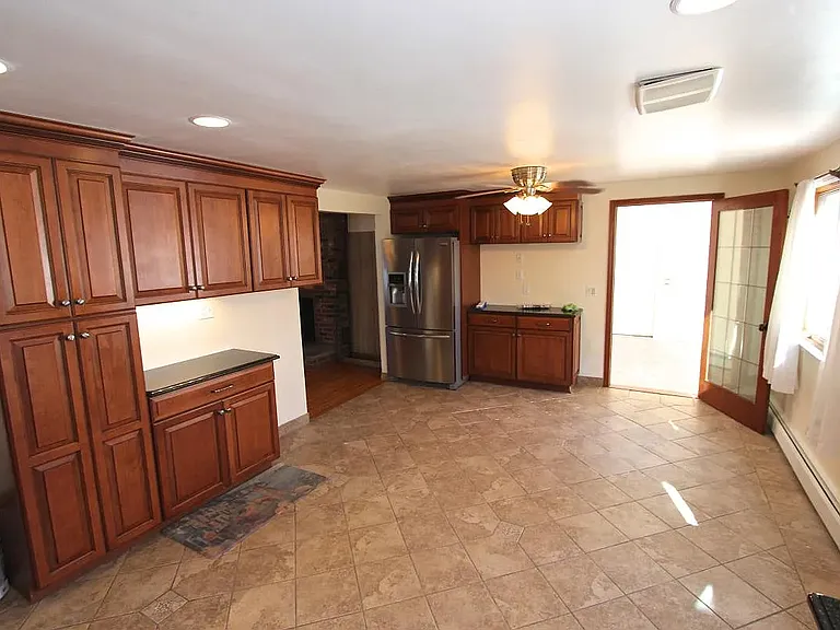 8 Maplewood Dr — Photo 9