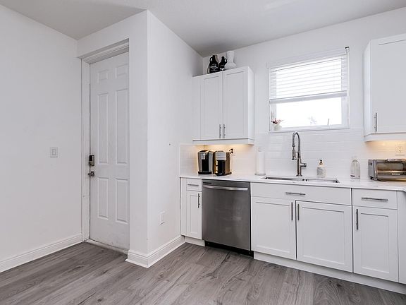 3rd image of 310 SW 14th Avenue #310