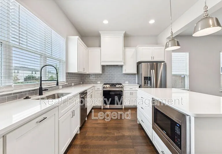 6644 Windfall Dr — Photo 10