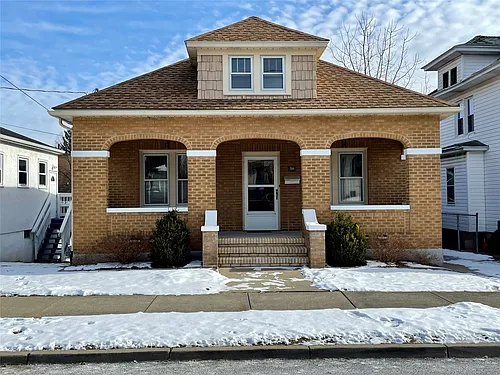 204 Rogers Ave N Photo 1