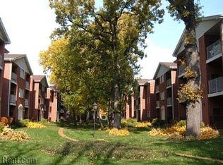 381 Oak Trails Rd APT 101, Des Plaines, IL 60016