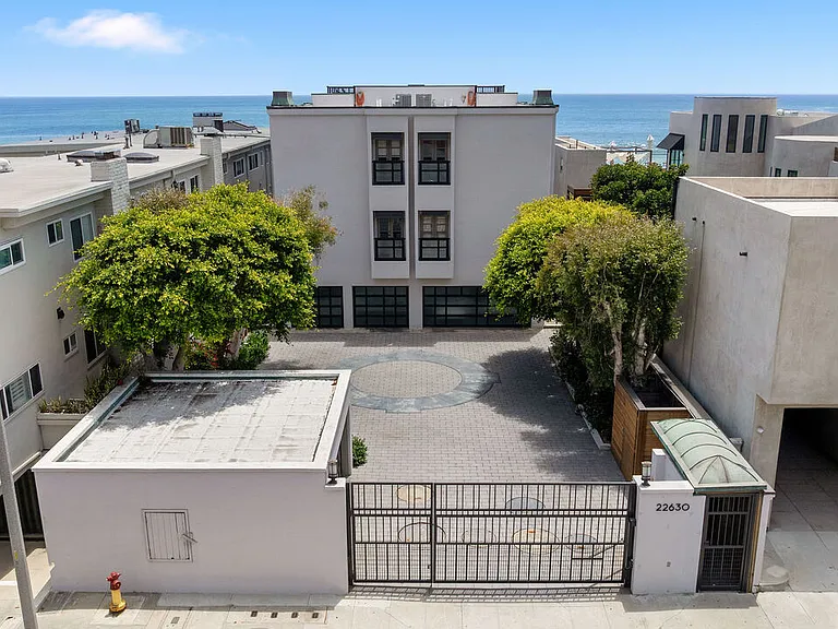 22630 Pacific Coast Hwy #1 — Photo 32