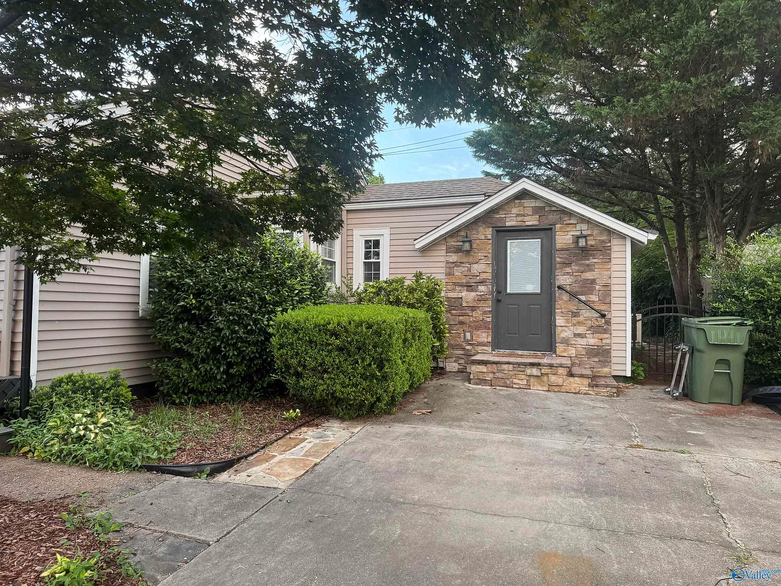 3 bed, 2.0 bath, 1830 sqft, $2,595 — Photo 4