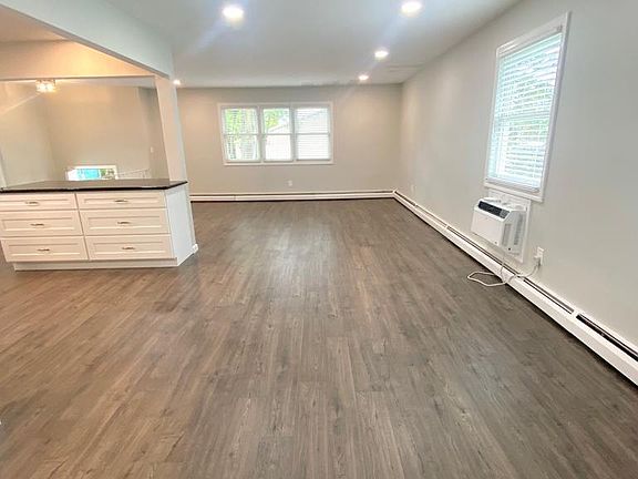 4th image of 1 Oakley St #1
