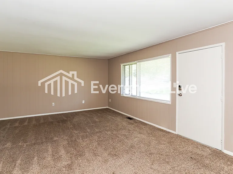 2445 Schon Dr — Photo 3