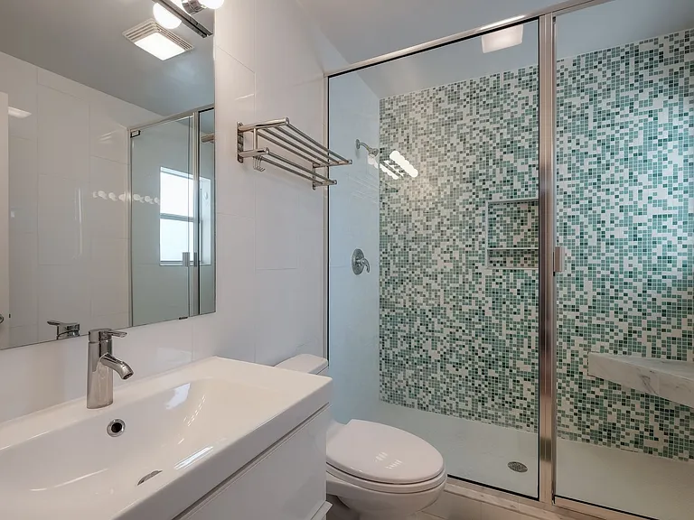 442 E Huisache Ave #D — Photo 11