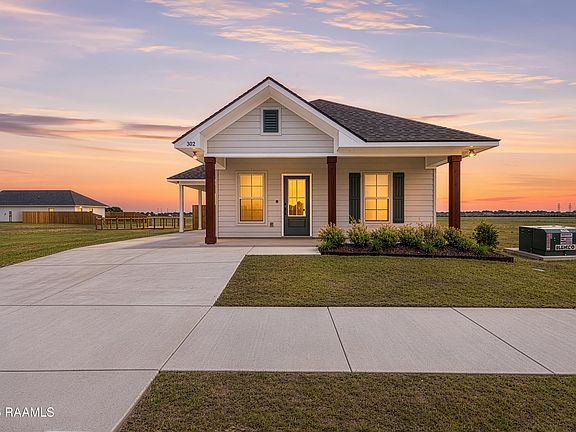 2nd image of 302 Willowbend Way