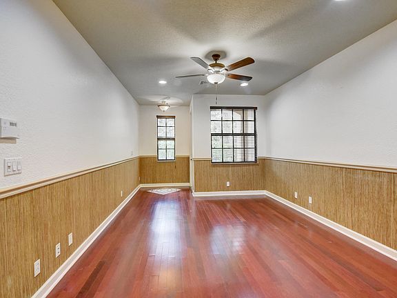 5th image of 230 E Chrystie Cir