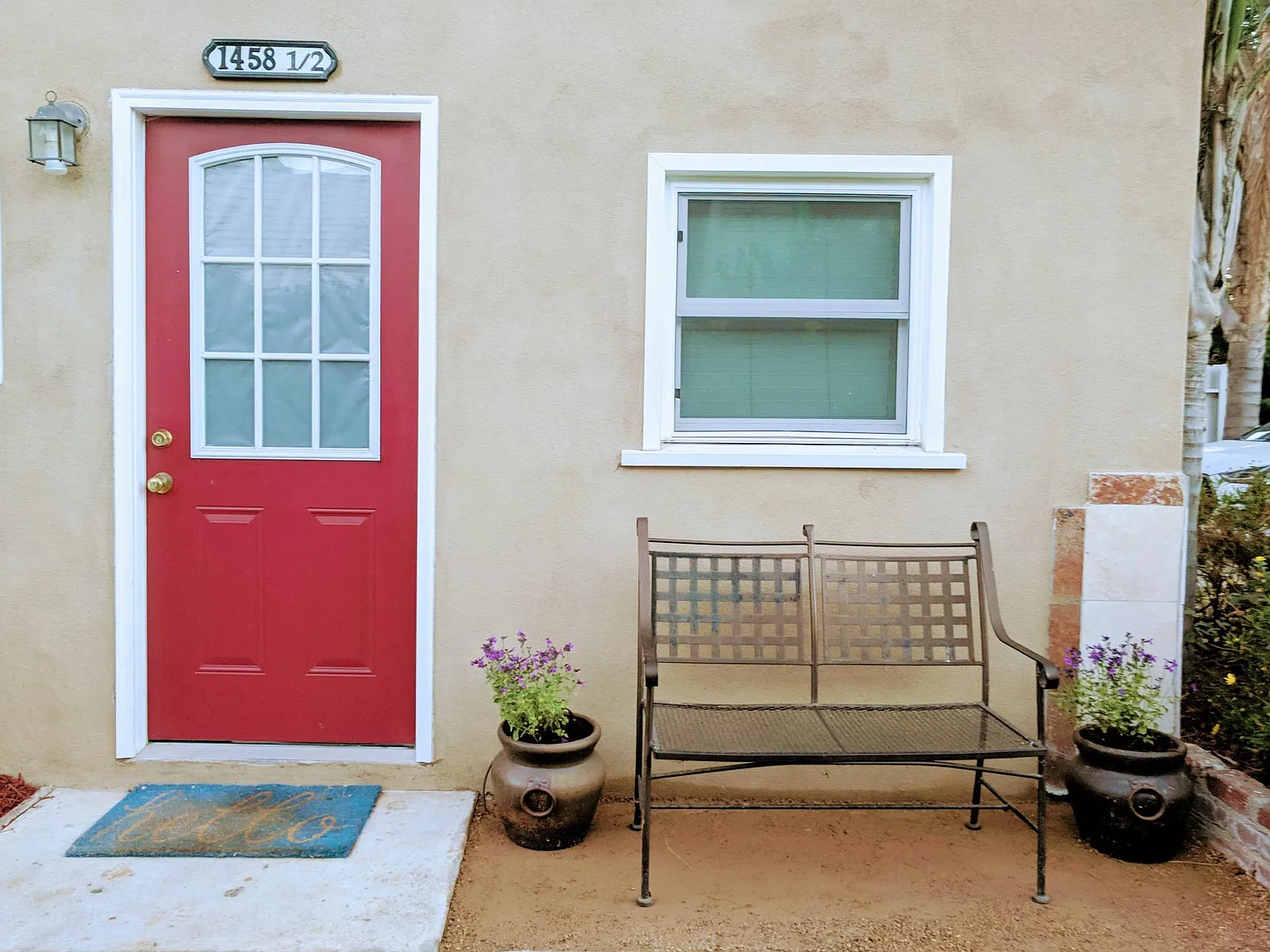 1458 N Newport Ave — Photo 2