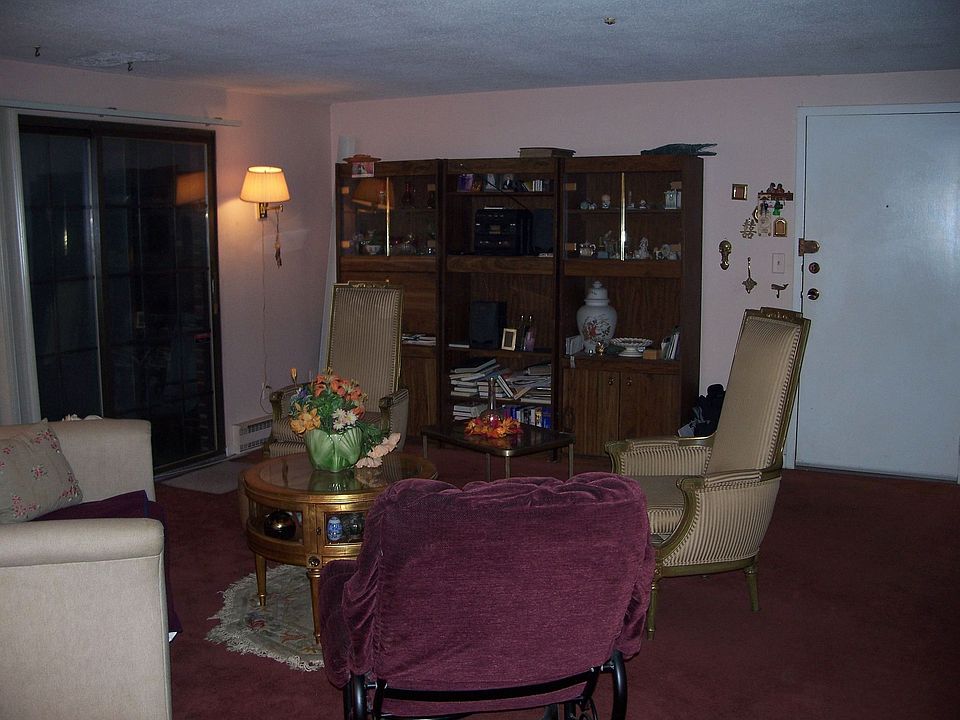 2nd image of 1003 N Main St APT 6