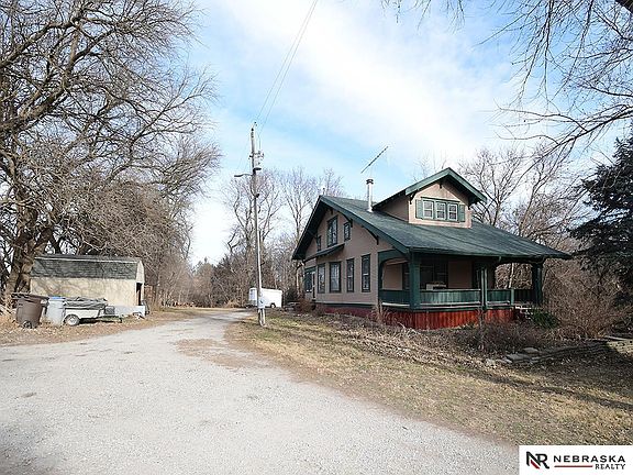 3rd image of 15920 S 120th St