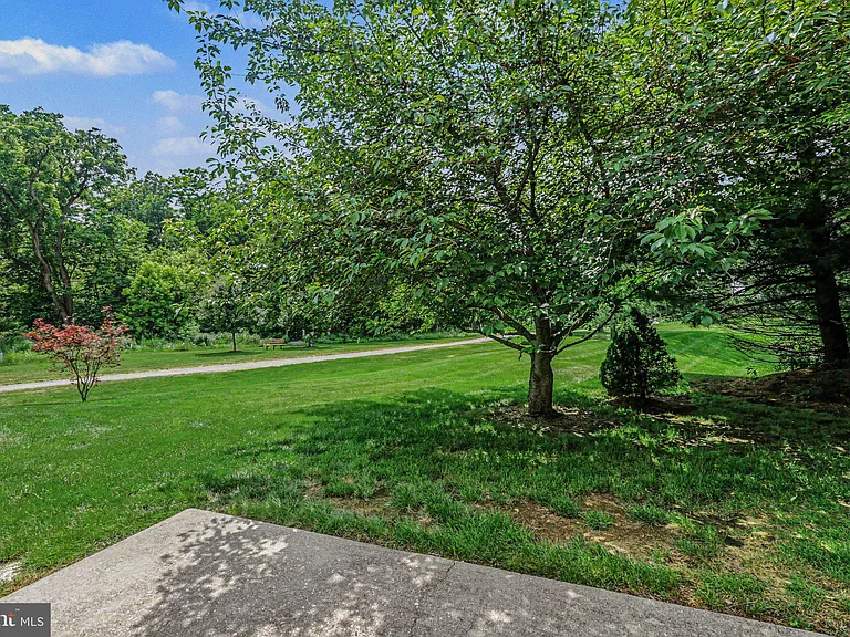 645 Springhouse Ln — Photo 26
