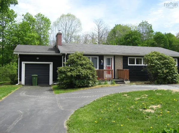 85 School St, Liverpool, NS B0T 1K0