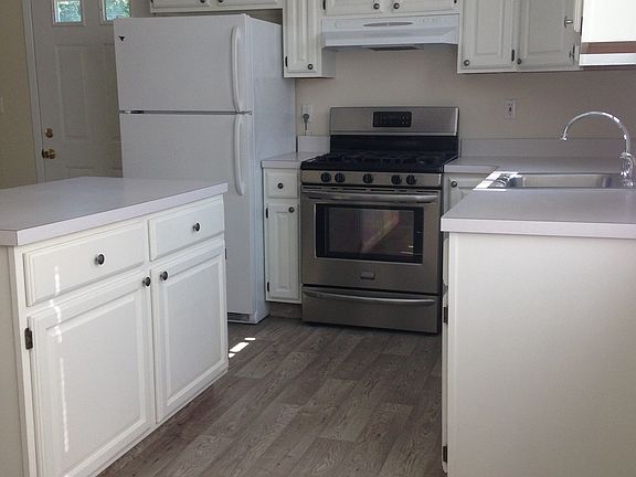 3rd image of 24 Longhorn Ln