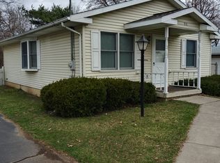 910 Loomis St, Jackson, MI 49202