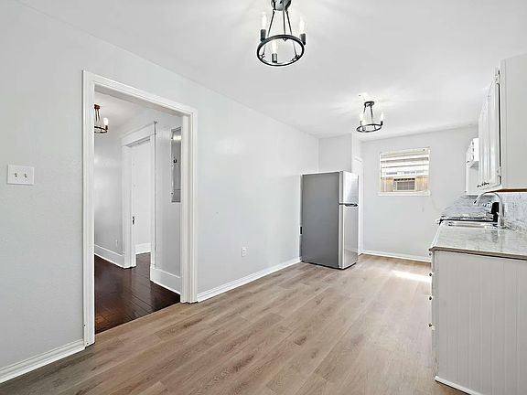 4th image of 1012 Broadway St #J-3