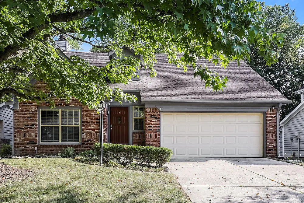 3 bed, 2.5 bath, 2084 sqft, $2,290 — Photo 1