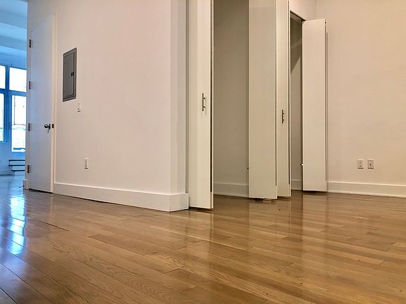 5th image of 321 W 37th St APT 8F