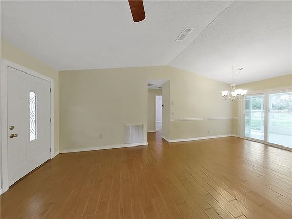 5th image of 13932 Oakwood Dr