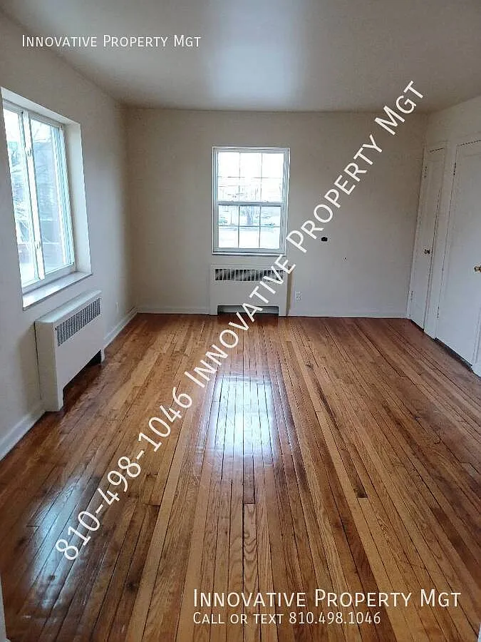 First 2 weeks free! Heat and water PAID! One bedroom apartment in historical downtown! — Photo 3