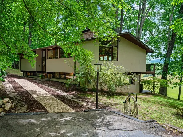 556 Sherwood Dr, Marion, VA 24354