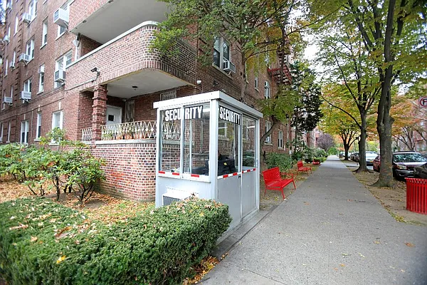 Sold by Maxwell Kates Inc. | media 31