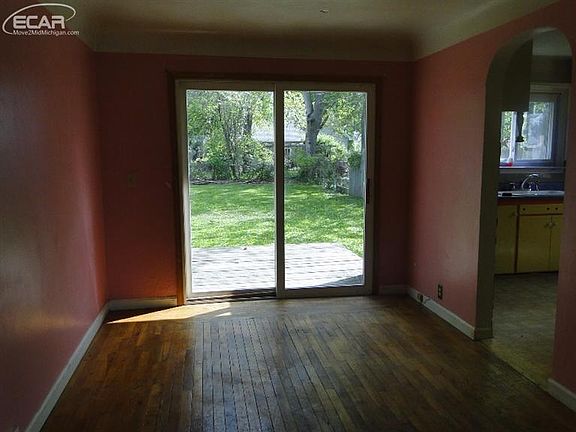 4th image of 132 E Young St