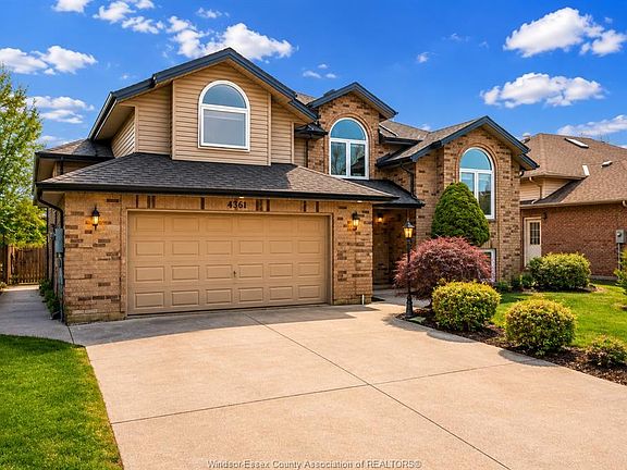 2nd image of 4561 Hunt Club Cres