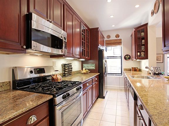 2nd image of 225 Eastern Pkwy APT 6J