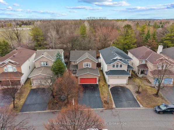 42 Nortoba Cres, Ottawa, ON K2T 1H5
