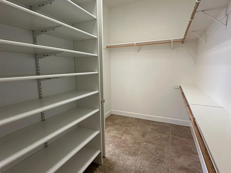 768 Quincy Ave — Photo 37